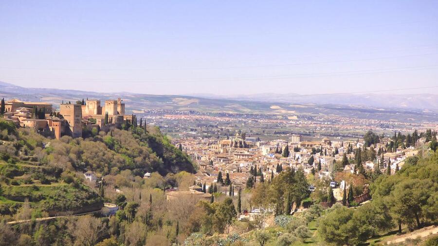 Vista de la Alhambra desde el mirador del Museo Cuevas del Sacromonte