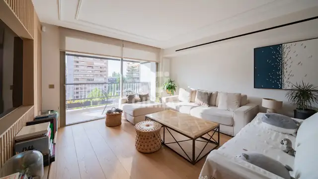 El novio de Ayuso pone a la venta el piso de lujo